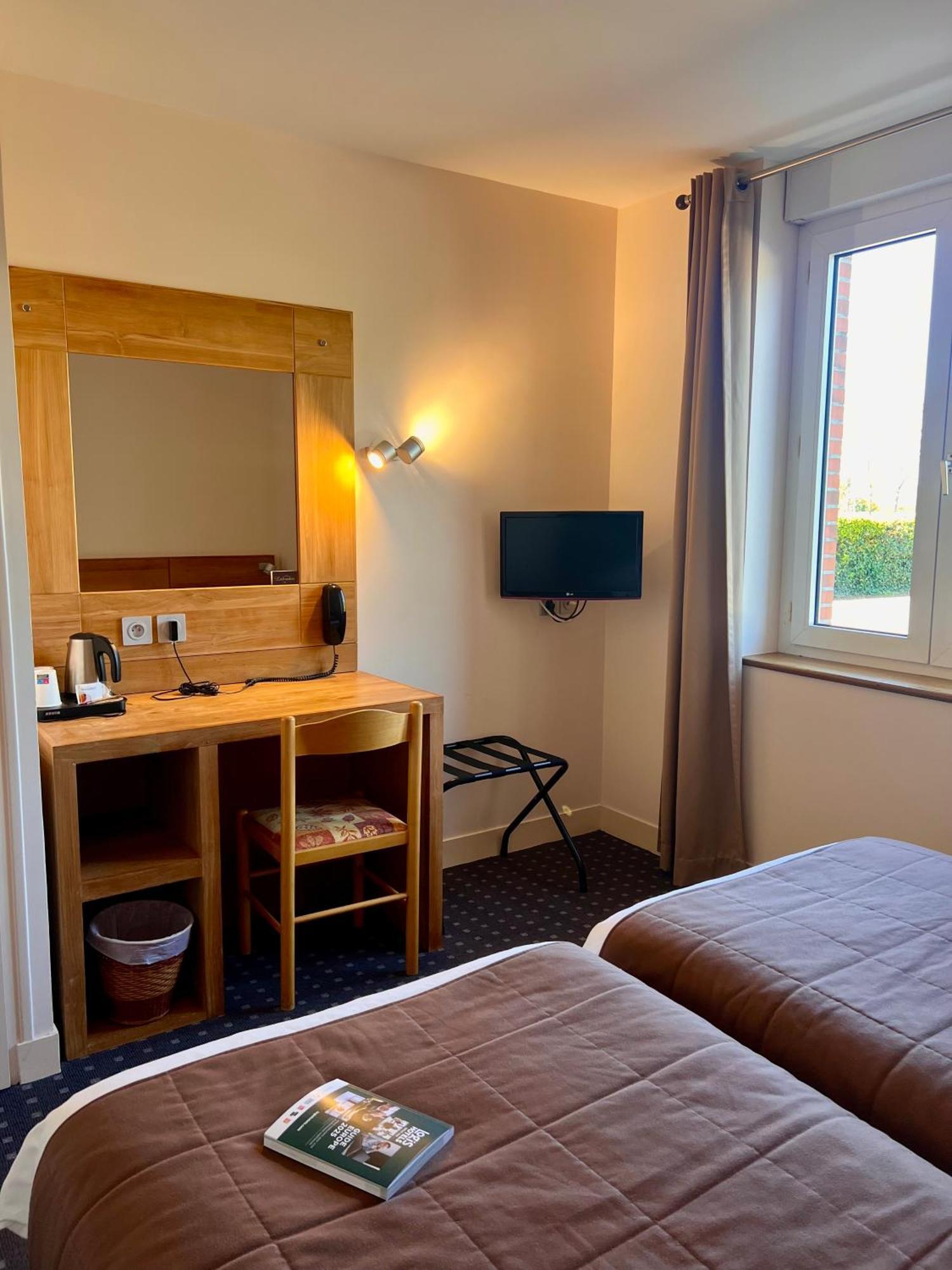 Logis Hotel Restaurant Du Labrador Saint-Benoît-sur-Loire Exteriör bild