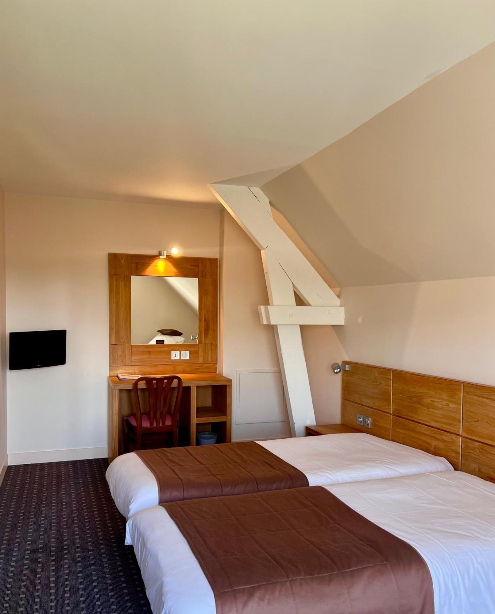 Logis Hotel Restaurant Du Labrador Saint-Benoît-sur-Loire Exteriör bild