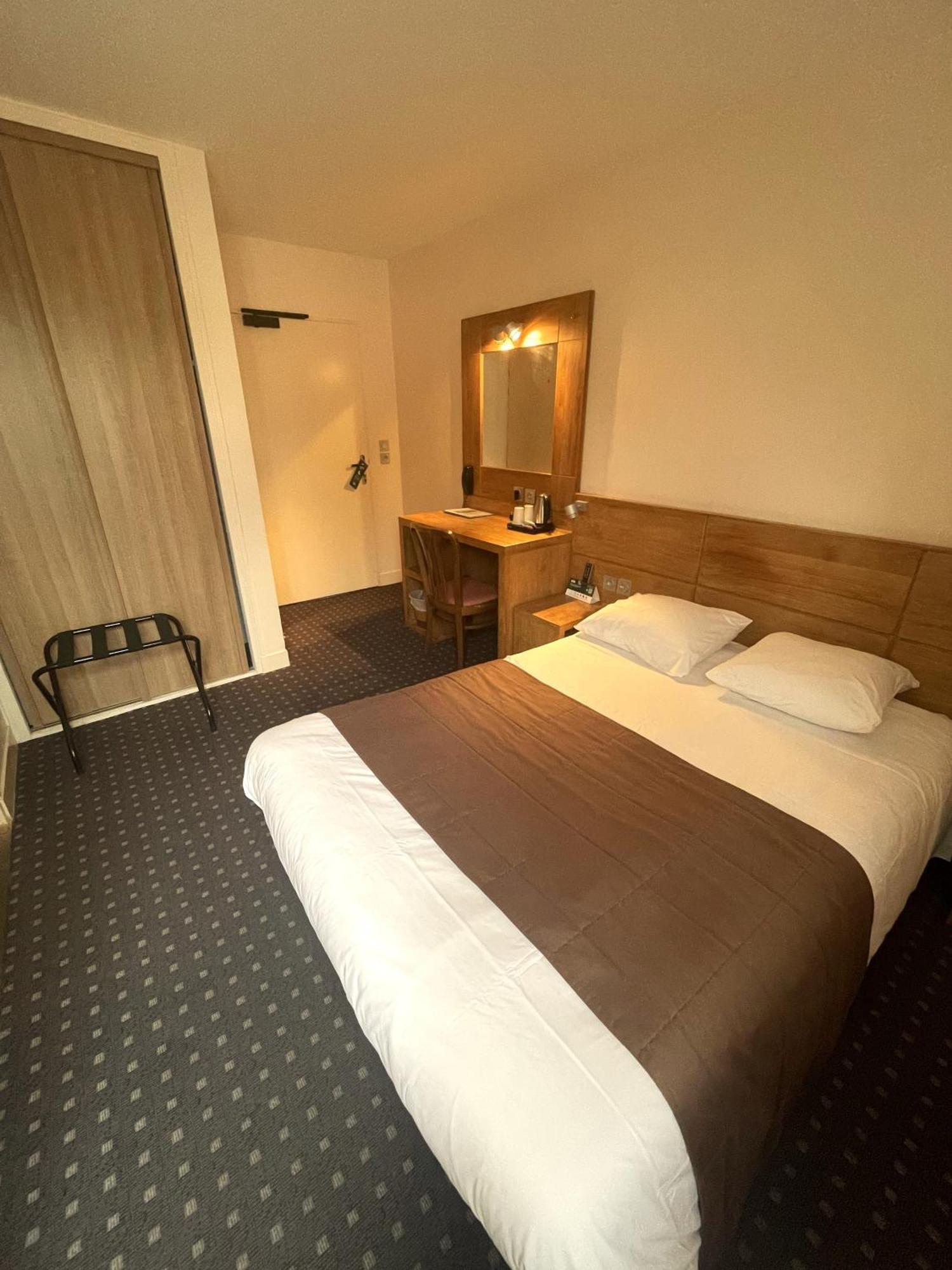 Logis Hotel Restaurant Du Labrador Saint-Benoît-sur-Loire Exteriör bild