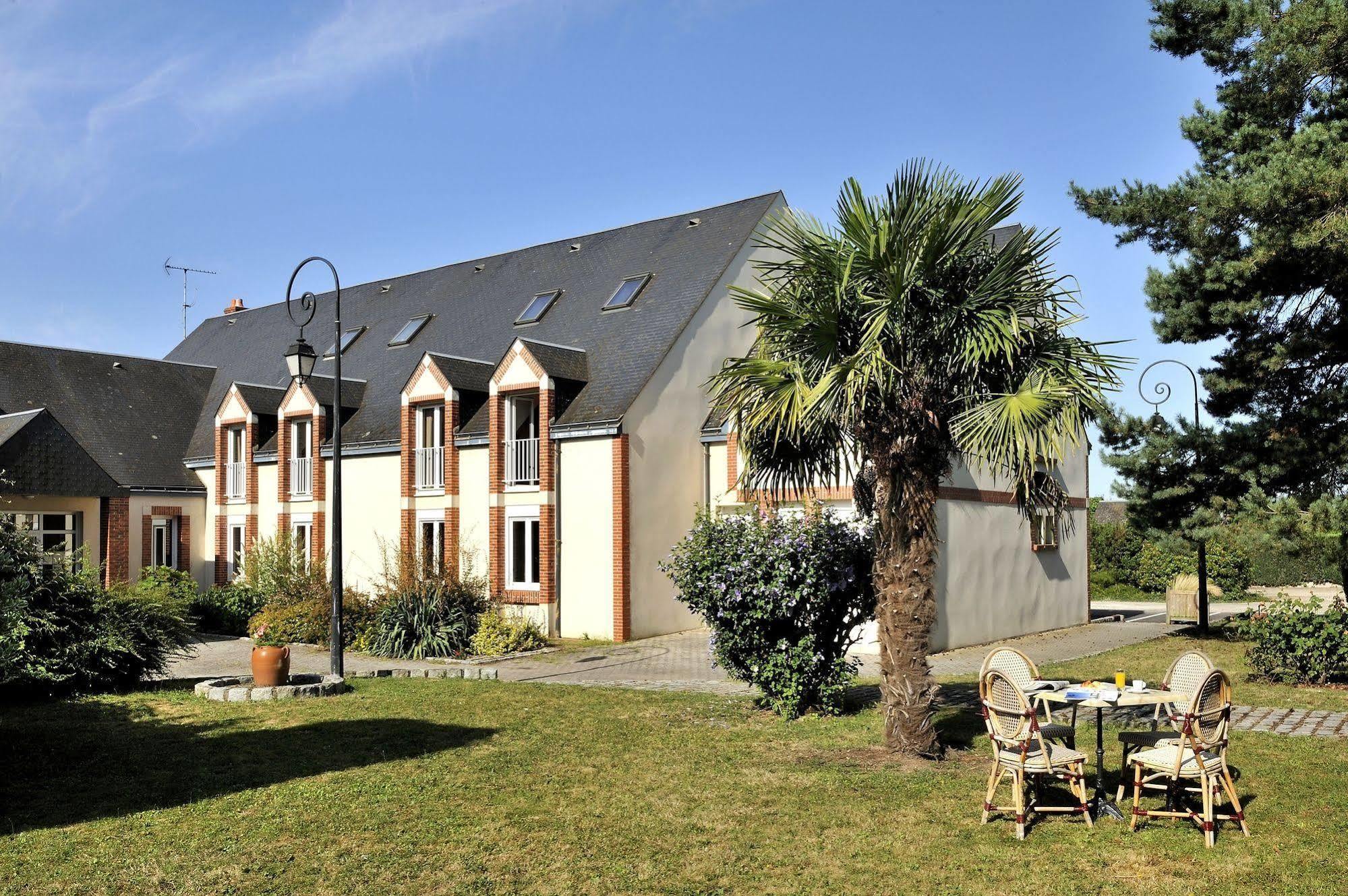 Logis Hotel Restaurant Du Labrador Saint-Benoît-sur-Loire Exteriör bild