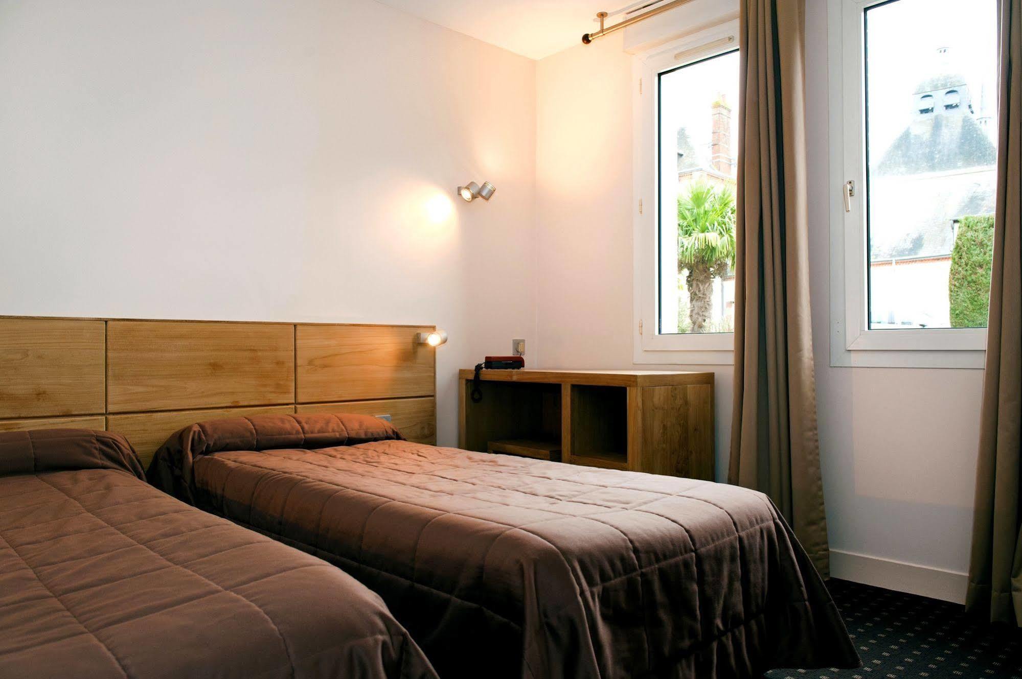 Logis Hotel Restaurant Du Labrador Saint-Benoît-sur-Loire Exteriör bild