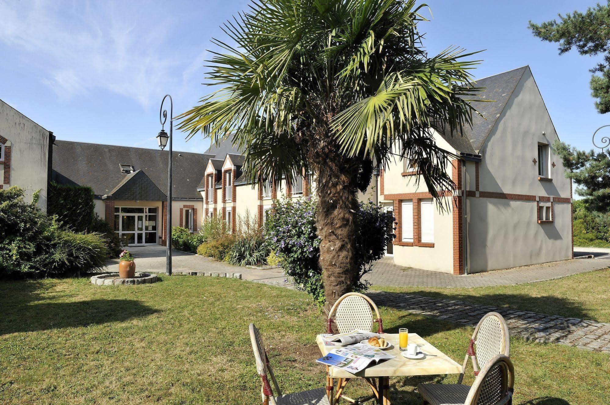 Logis Hotel Restaurant Du Labrador Saint-Benoît-sur-Loire Exteriör bild