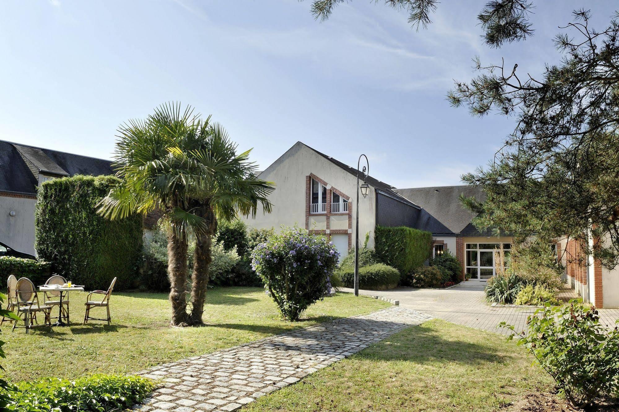 Logis Hotel Restaurant Du Labrador Saint-Benoît-sur-Loire Exteriör bild